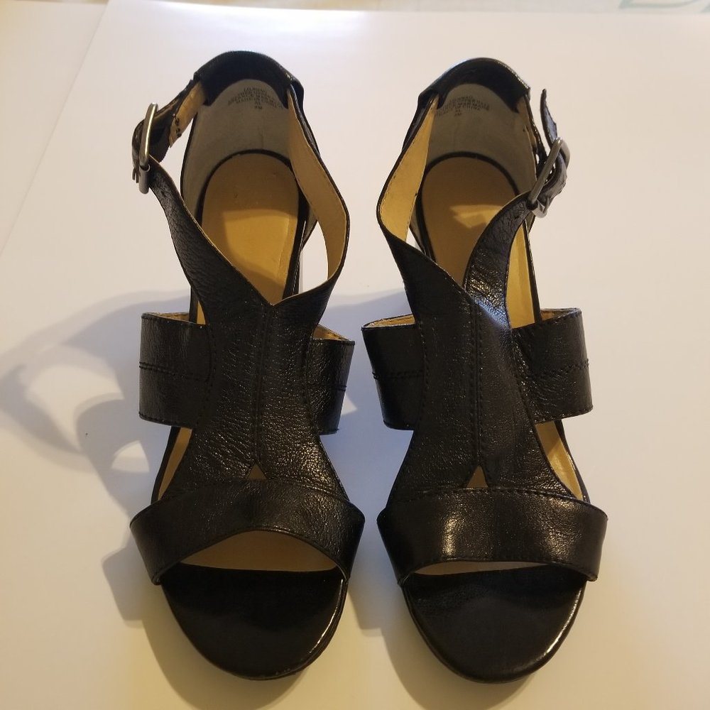 Nine West Black Leather Cutout Sandals (size 8)